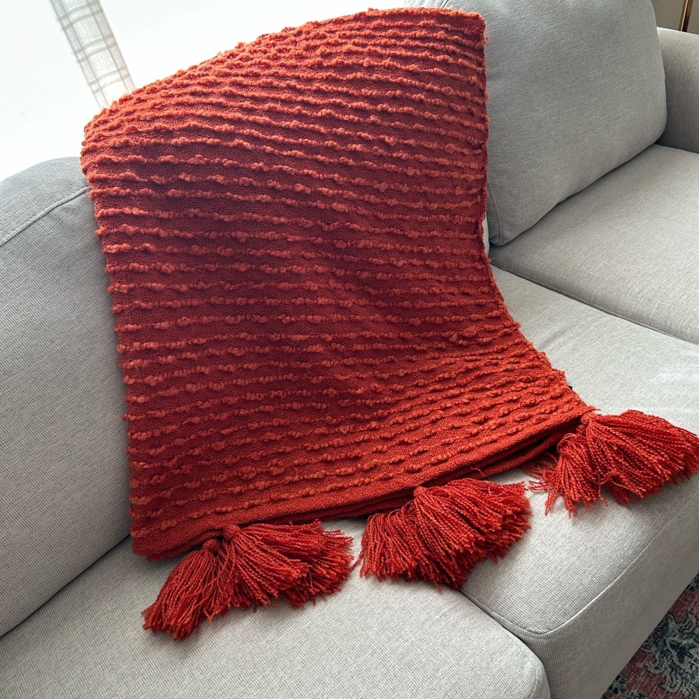 Max Studio Red Textured Throw Blanket